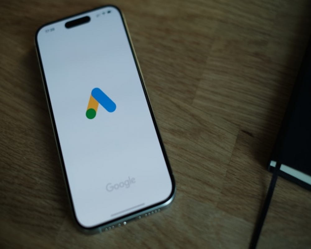 Google Ads ile daha fazla müşteriye ulaşmanın yollarını keşfedin. Doğru anahtar kelime, hedefleme, reklam metni, bütçe ve dönüşüm optimizasyonu ile Google 